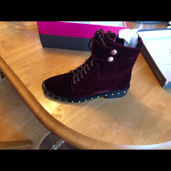 Vince Camuto boots - Picture 3 of 5